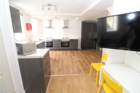 6 bedroom house to rent, Llantrisant Street, Cardiff CF24