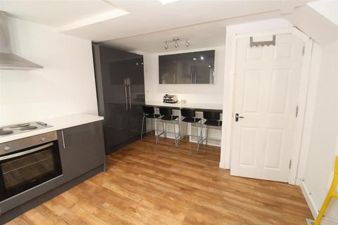 6 bedroom house to rent, Llantrisant Street, Cardiff CF24