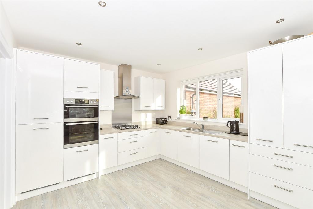 Kitchen/ Dining Room