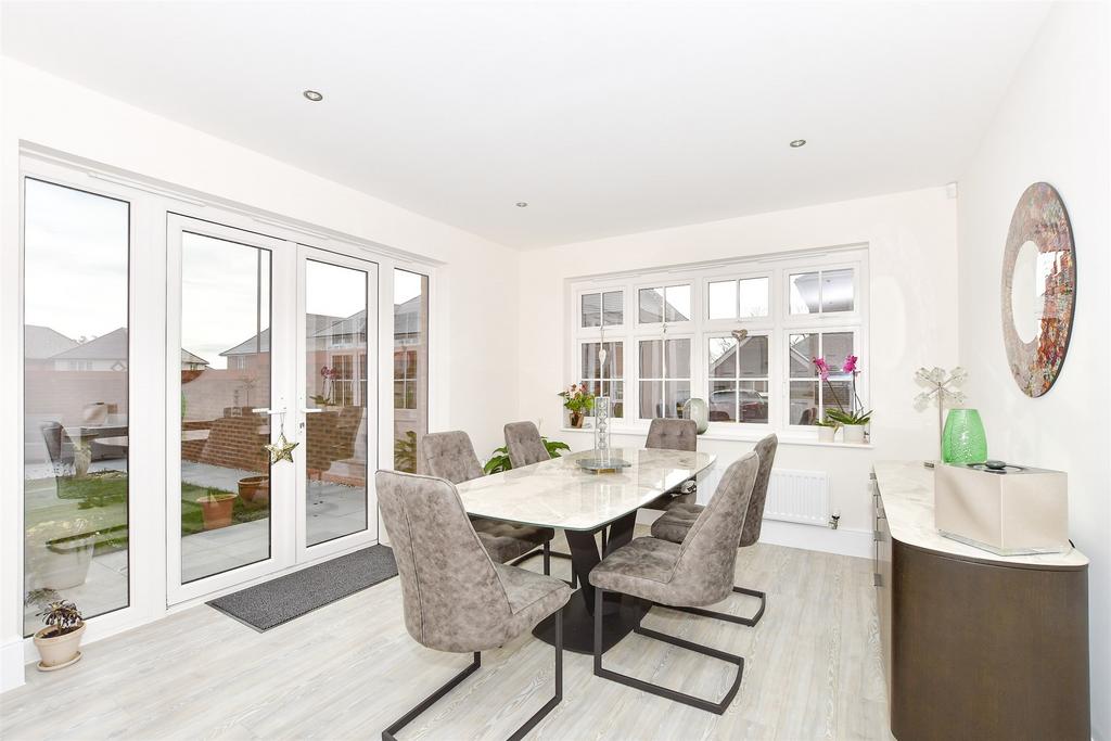 Kitchen/ Dining Room