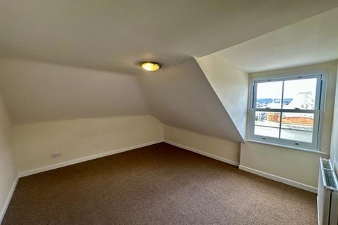 2 bedroom flat to rent, Sandgate Road, Folkestone, CT20