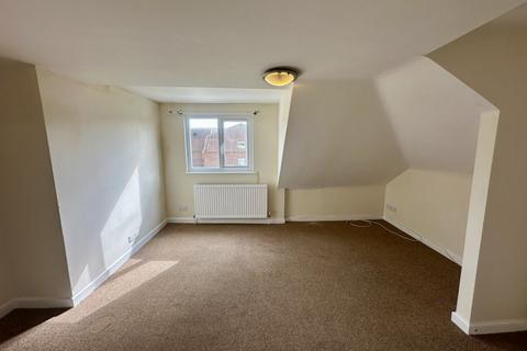 2 bedroom flat to rent, Sandgate Road, Folkestone, CT20