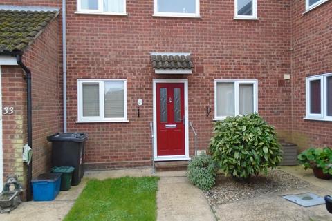 2 bedroom flat to rent, Hunts Farm Close, CM98QZ