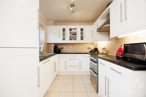 3 bedroom detached house for sale, Kingsford Close, Reading RG5