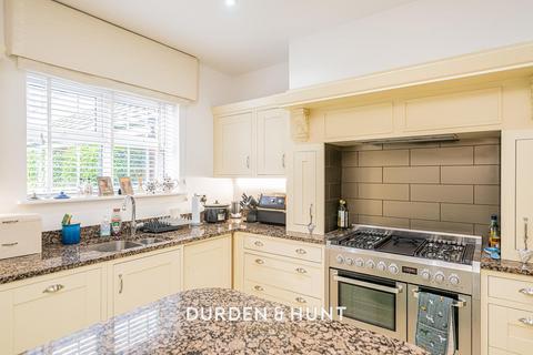 5 Boleyn Row, Epping, CM16 6FF