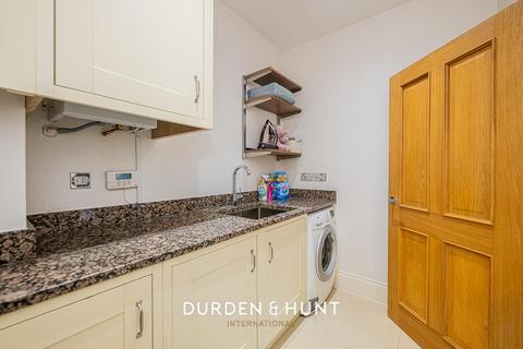 5 Boleyn Row, Epping, CM16 6FF