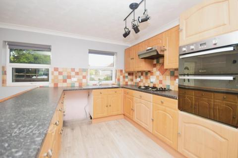 3 bedroom semi-detached house to rent, Cowdray Square Deal CT14