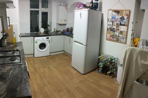 3 bedroom flat to rent, Classic Mansions, Well Street, London E9