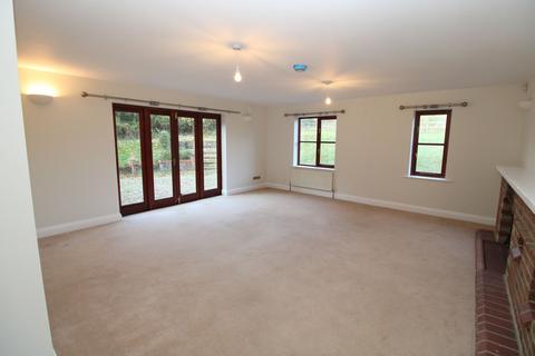 4 bedroom detached house to rent, Rooksdown Lane, Basingstoke RG24