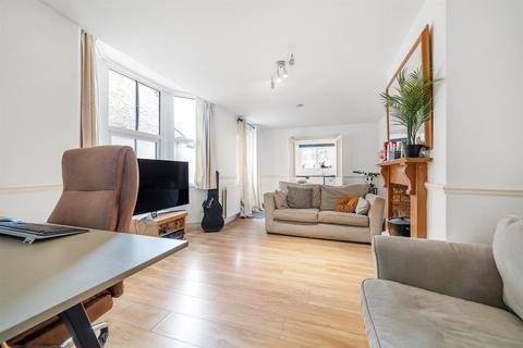 2 bedroom flat for sale, Leander Road, London SW2