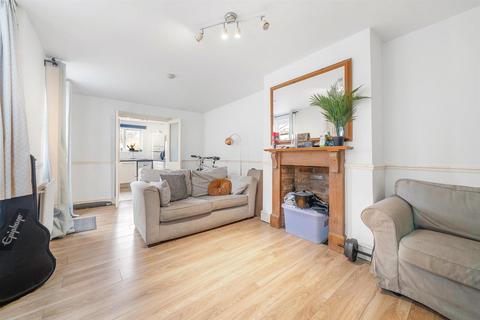 2 bedroom flat for sale, Leander Road, London SW2