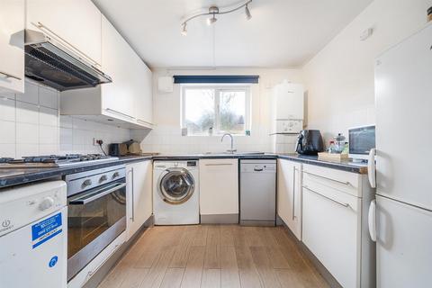 2 bedroom flat for sale, Leander Road, London SW2