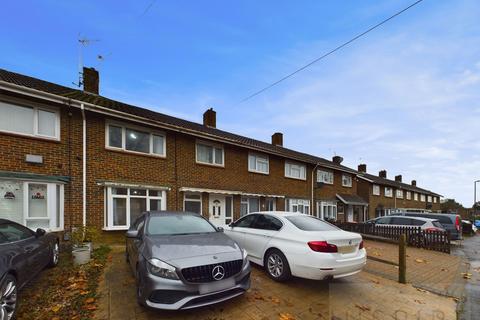 3 bedroom property to rent, Titmus Drive, Crawley RH10