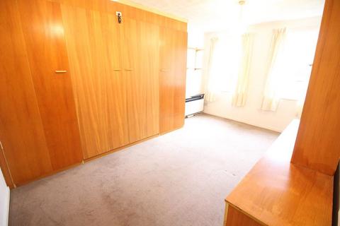 Studio to rent, Baird Close, Bushey