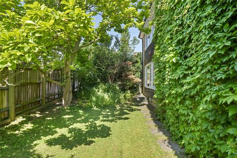 6 Trystings Close, Claygate, Esher, KT10 0TF
