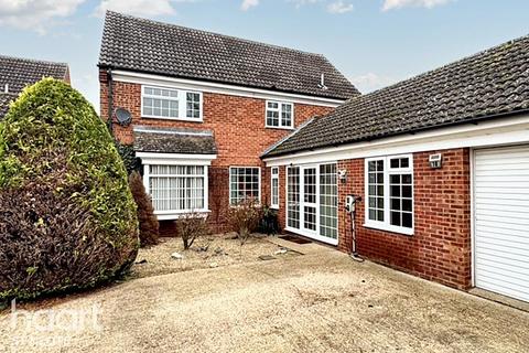 5 bedroom detached house for sale, Dovehouse Close, St Neots