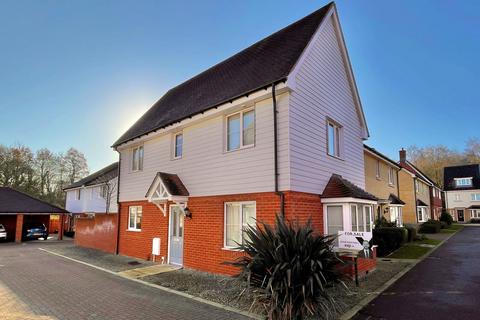 3 bedroom detached house for sale, Isles Quarry Road, Sevenoaks TN15