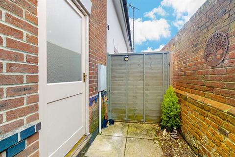 22 Kings Acre, Coggeshall, Colchester, CO6 1NY
