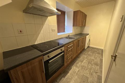 2 bedroom terraced house to rent, Moorbottom, Honley