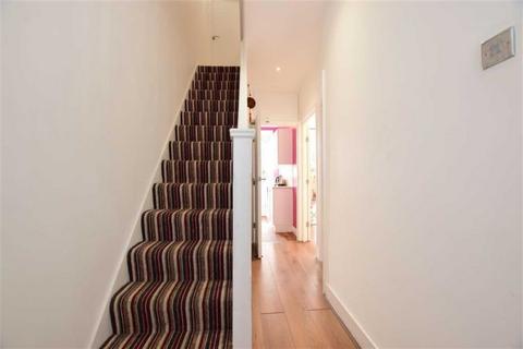 5 bedroom terraced house to rent, Chase Lane, Barkingside, IG6