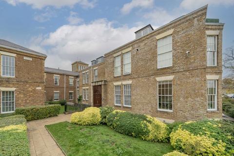 3 bedroom flat for sale, Royal Drive, London N11