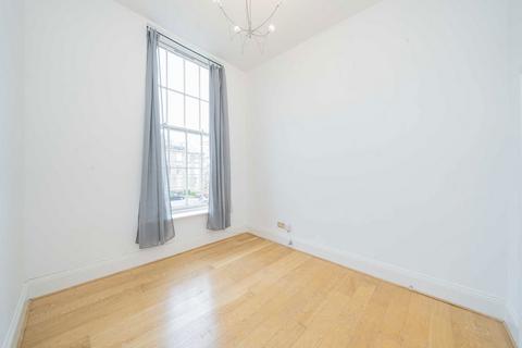 3 bedroom flat for sale, Royal Drive, London N11