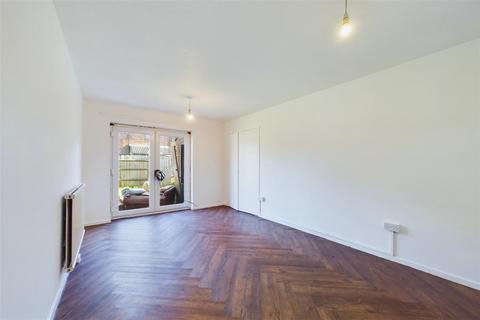 3 bedroom flat to rent, Sycamore Close, Canning Town, London, E16