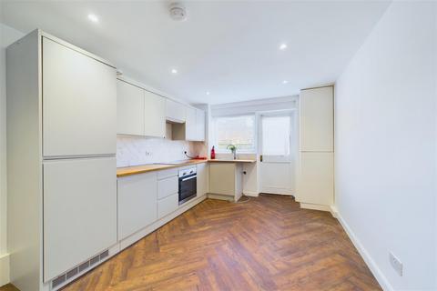 3 bedroom flat to rent, Sycamore Close, Canning Town, London, E16