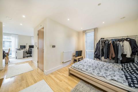 Studio to rent, Indescon Square, London E14