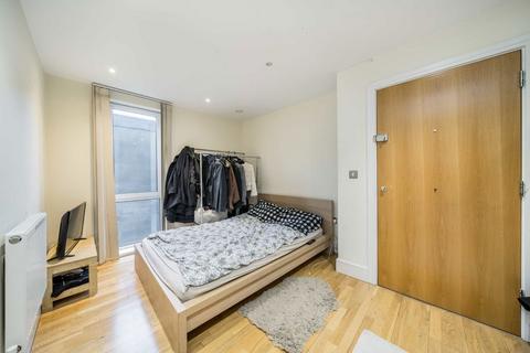 Studio to rent, Indescon Square, London E14