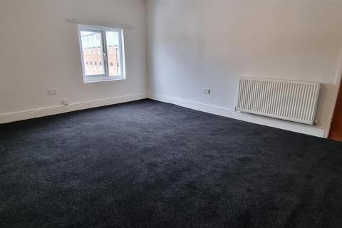 2 bedroom flat to rent, Blackwell Street, Kidderminster DY10