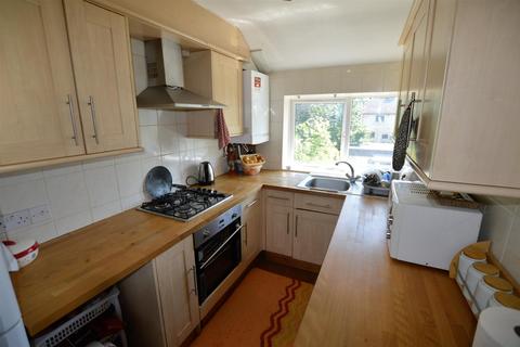 3 bedroom maisonette to rent, Broadoak Court, Slough