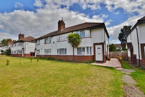 3 bedroom maisonette to rent, Broadoak Court, Slough