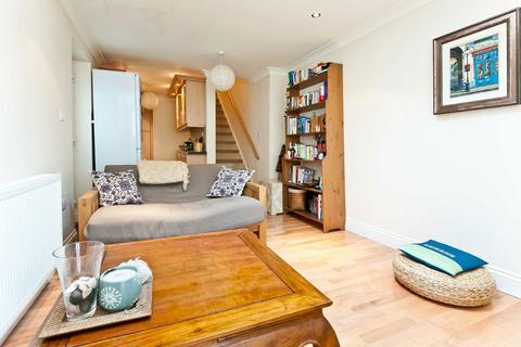 1 bedroom flat to rent, Craven Mews, London SW11