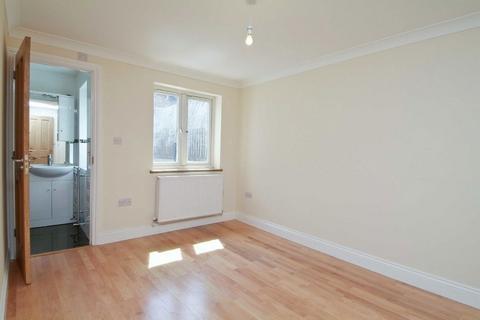 1 bedroom flat to rent, Craven Mews, London SW11