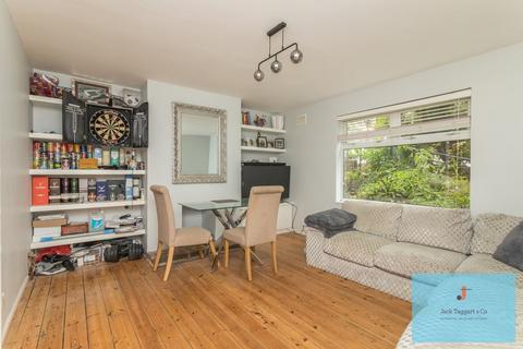 2 bedroom flat to rent, Balfour Road, Brighton, BN1