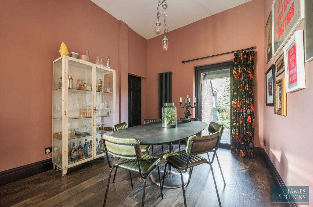 Kitchen Dining Area