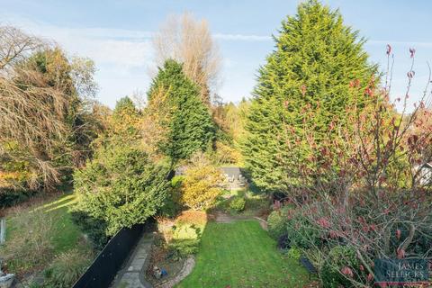 4 bedroom semi-detached house for sale, Meadowcourt Road, Oadby, Leicestershire