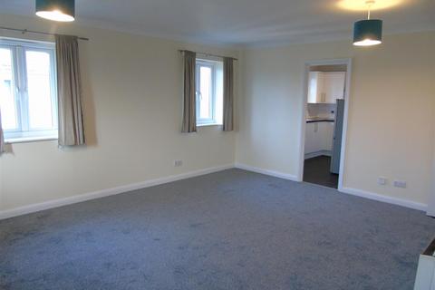 2 bedroom flat to rent, Walsingham Close, Hatfield