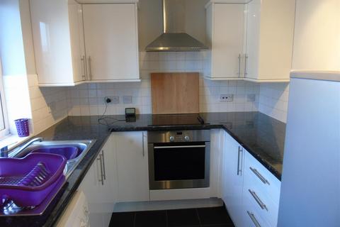 2 bedroom flat to rent, Walsingham Close, Hatfield