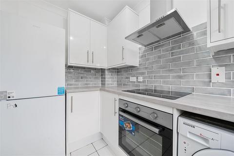 2 bedroom house to rent, Archdale Place, New Malden KT3