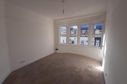 3 bedroom flat to rent, Southend on Sea