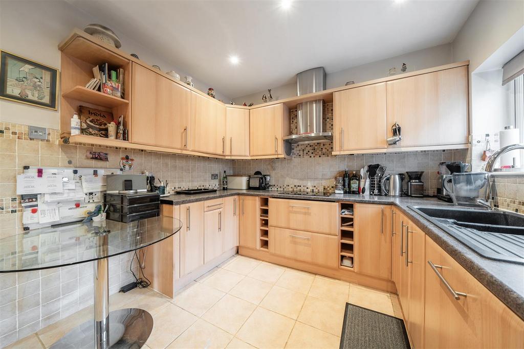 Kitchen/Breakfast Room: