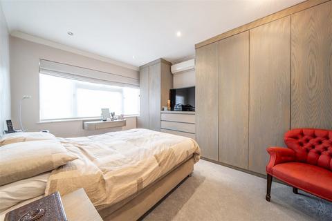 39 Richfield Road, Bushey, WD23 4JY