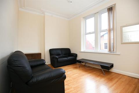 4 bedroom maisonette to rent, Heaton Road, Newcastle Upon Tyne NE6