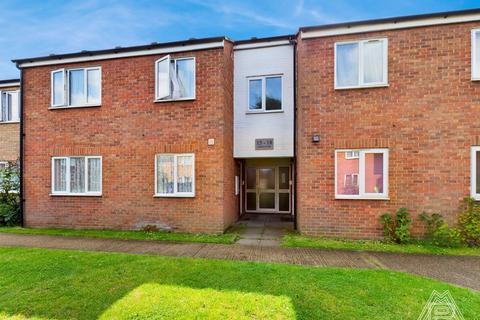 2 bedroom flat to rent, Gidea Close, South Ockendon, Essex, RM15