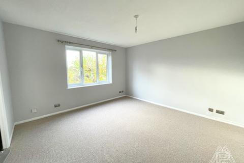 2 bedroom flat to rent, Gidea Close, South Ockendon, Essex, RM15