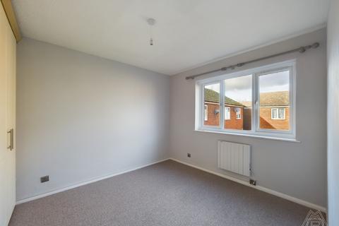 2 bedroom flat to rent, Gidea Close, South Ockendon, Essex, RM15