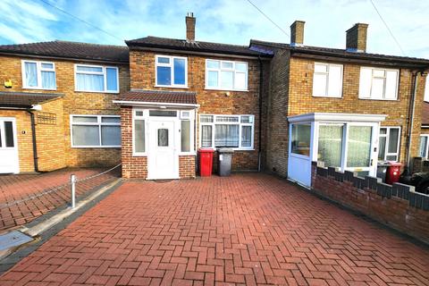 3 bedroom terraced house to rent, Long Readings Lane, Slough SL2