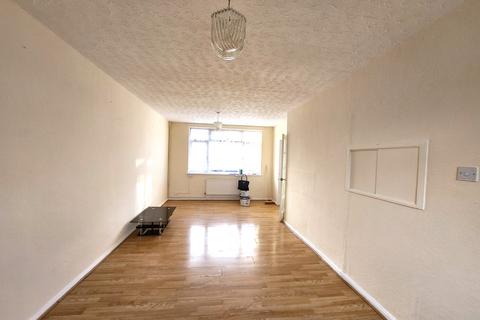 3 bedroom terraced house to rent, Long Readings Lane, Slough SL2